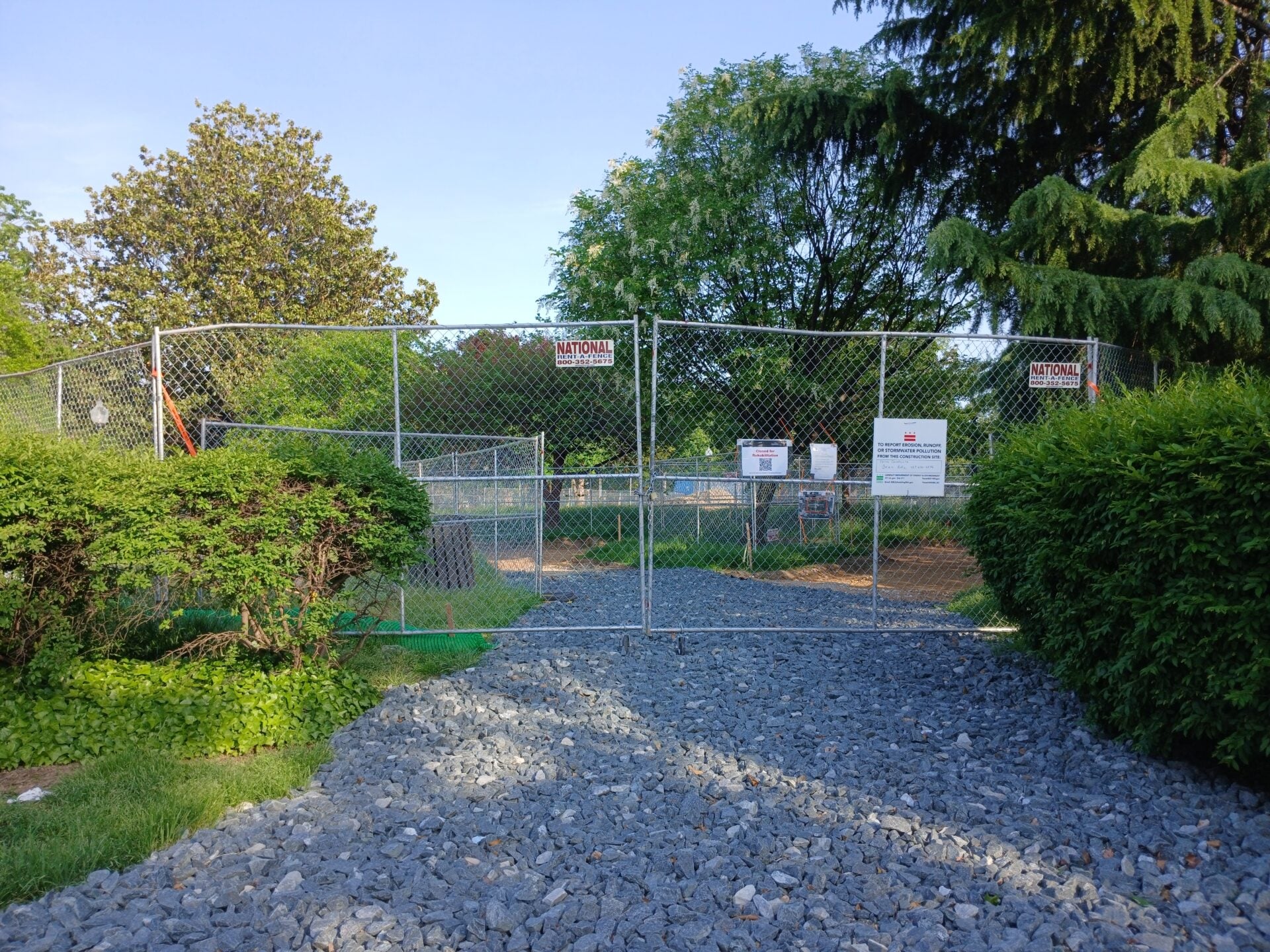 Chain_link_gate wikimedia
