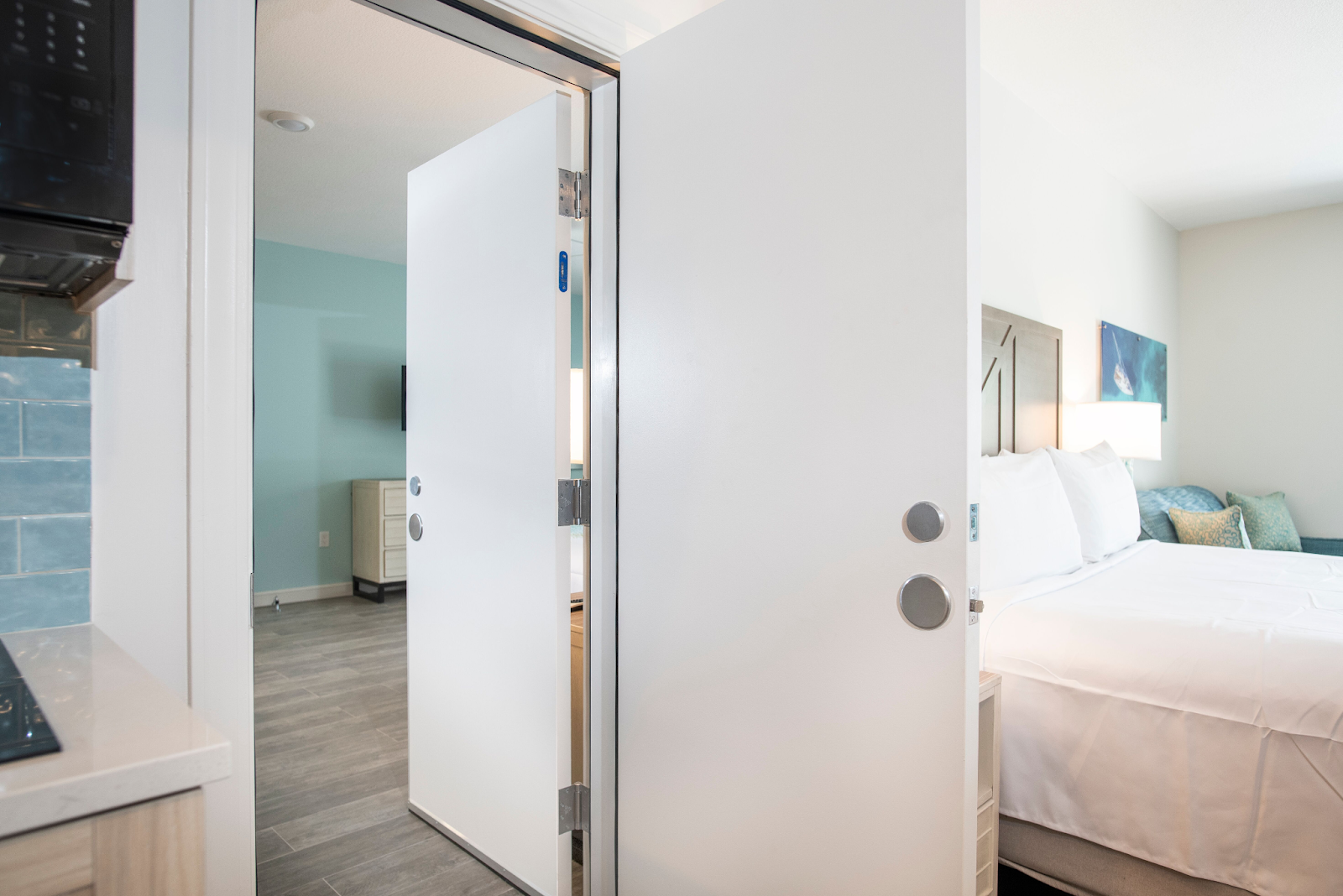 communicating door - Credit on Grandoor Frames