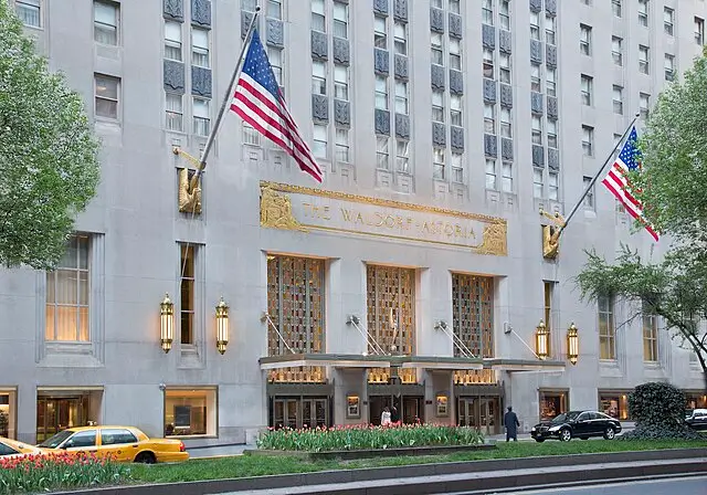 Waldorf Astoria Park Avenue Entrance