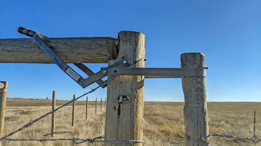 barbed wire gate closer