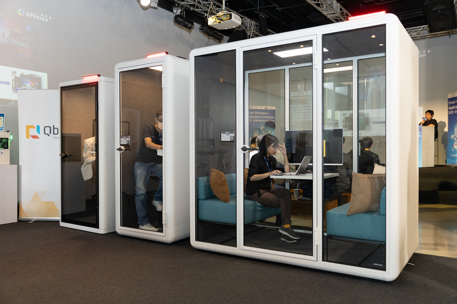 glass door hinges for meeting pod