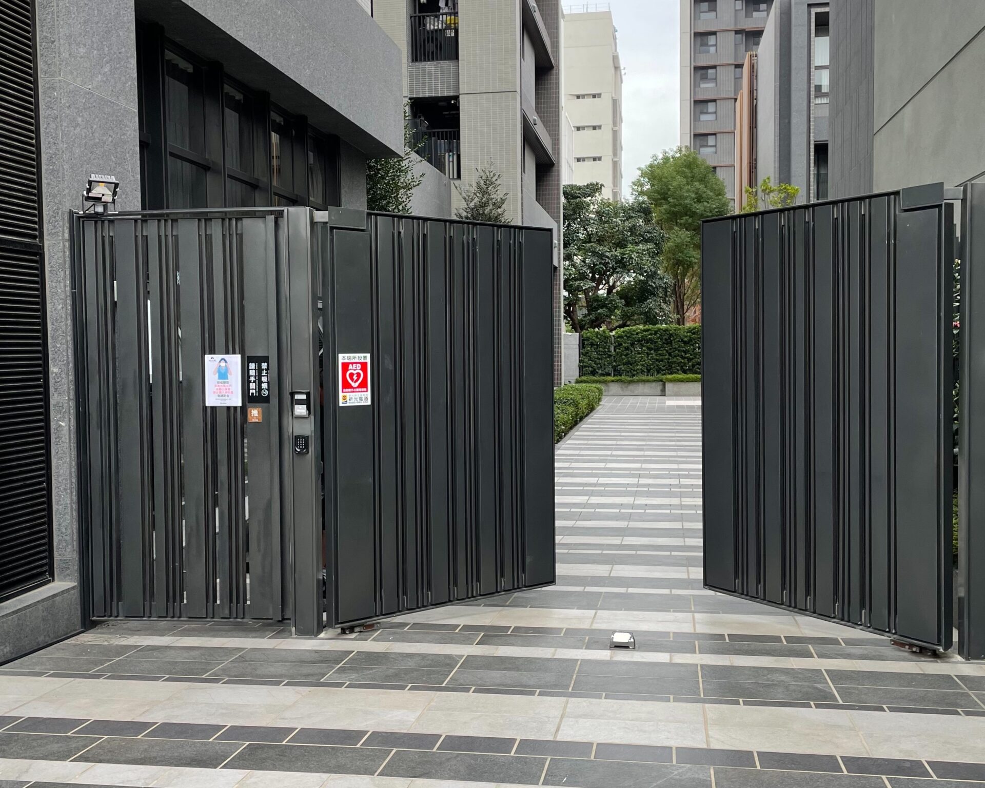 metal gate