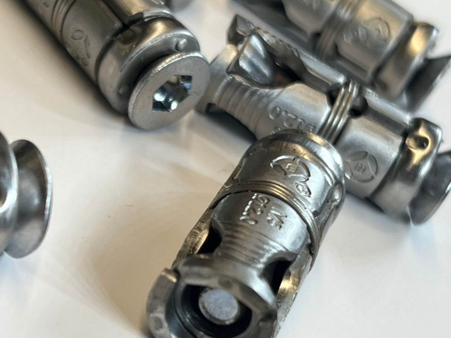 metal hollow wall anchor